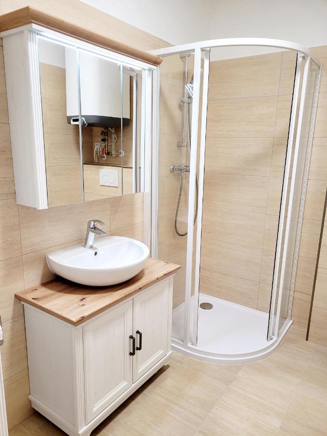 Modry Sklep 77 * Velke Pavlovice
